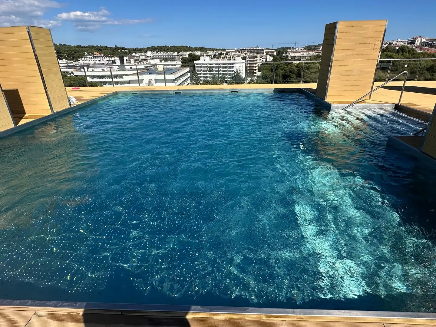 Piscina de Pis en venda en Salou amb Aire condicionat, Terrassa i Moblat