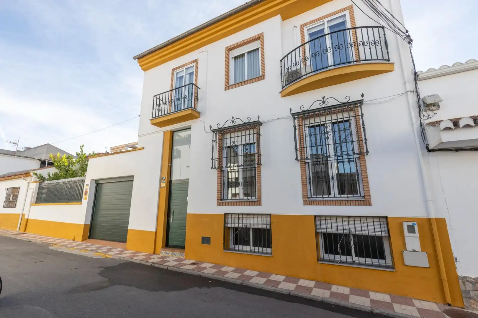 Vista exterior de Casa adosada en venda en Centro de Albolote
