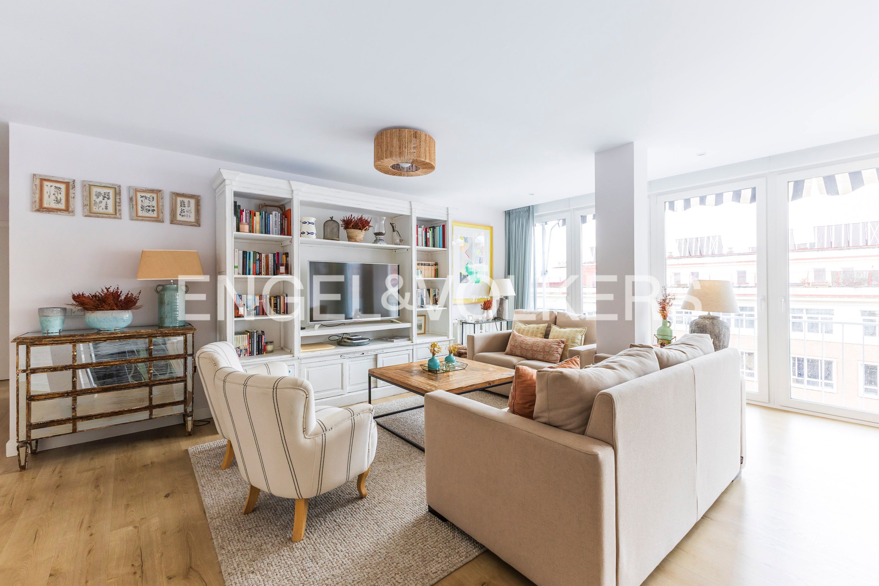 Living room of Flat for sale in  Madrid Capital  with Heating