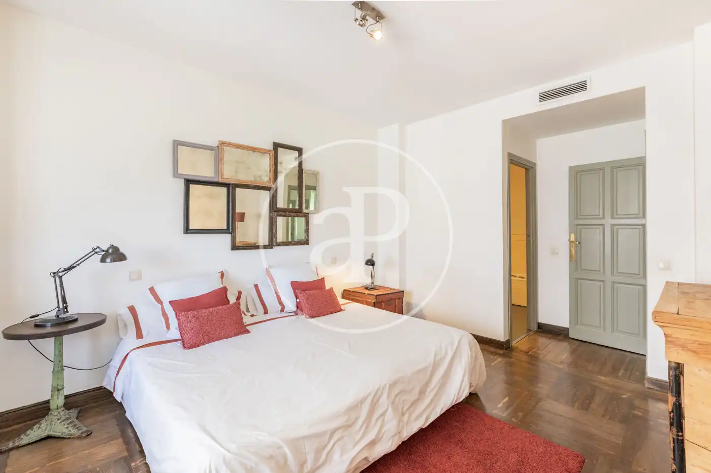 Flat for rent in C. de Moreto, Jerónimos