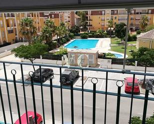 Piscina de Apartament de lloguer en Vélez-Málaga amb Aire condicionat, Calefacció i Jardí privat