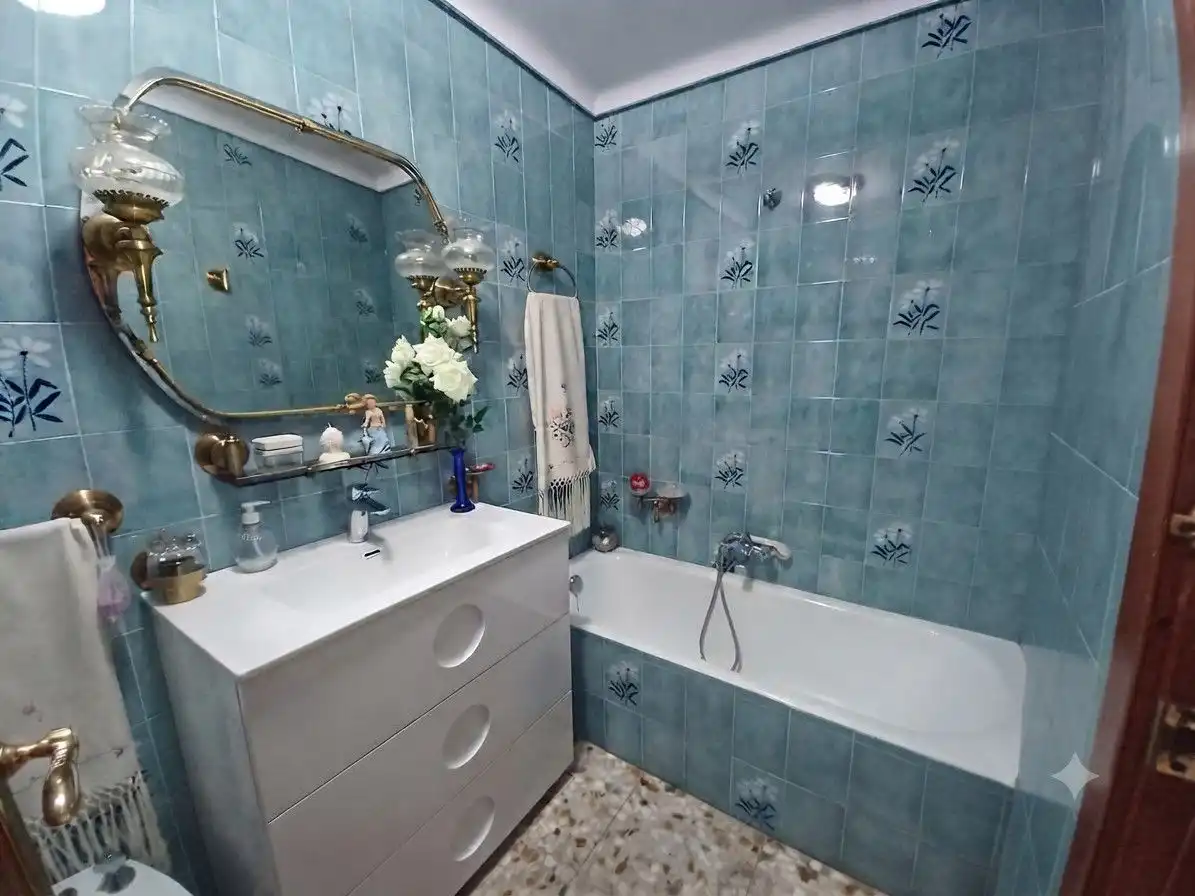 Baño de Piso en venta en La Roda con Aire acondicionado, Calefacción y Trastero