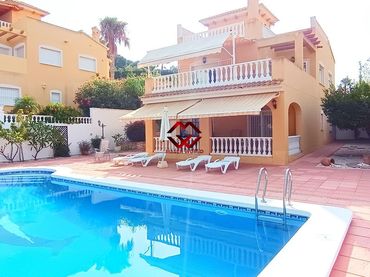 Xalet amb balcó en venda a Avenida isla del cangrejo