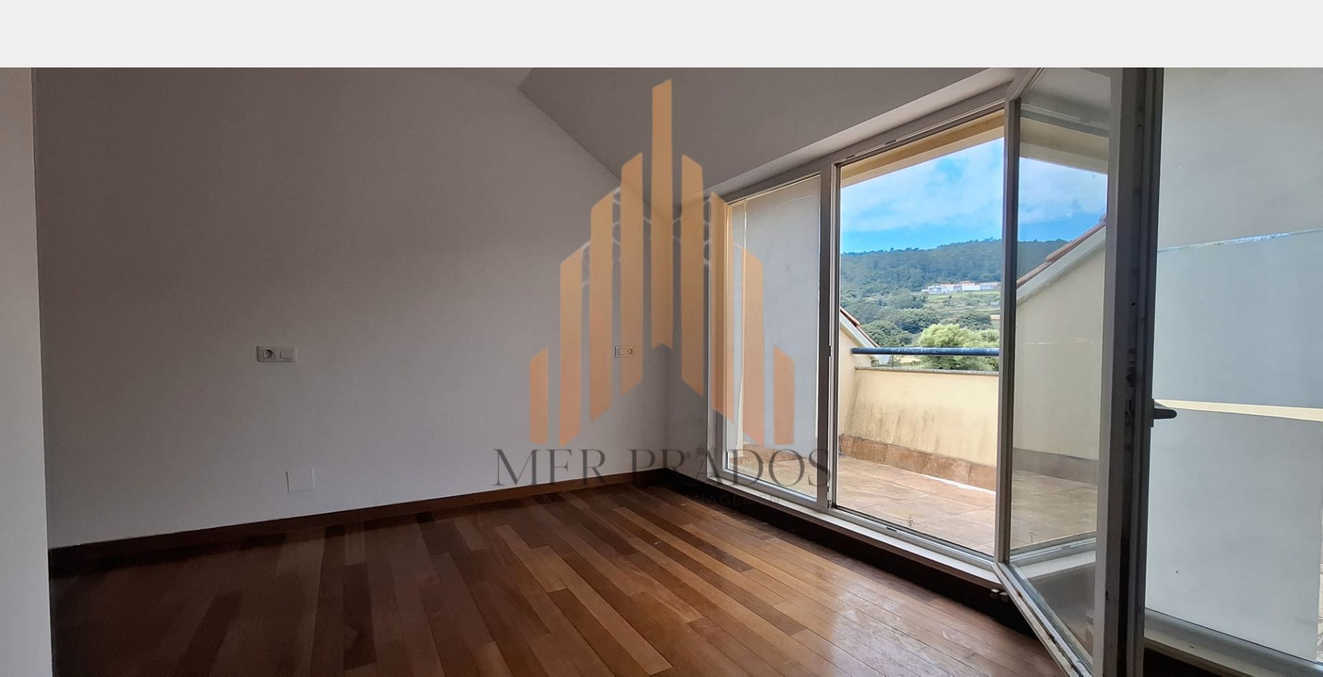 Vista exterior de Àtic en venda en Fisterra amb Terrassa i Balcó