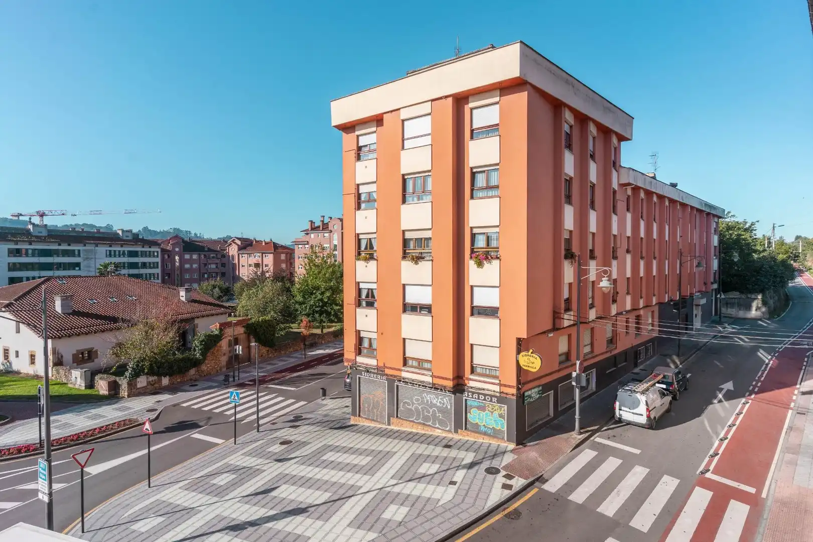 Vista exterior de Pis en venda en Siero amb Calefacció, Terrassa i Traster