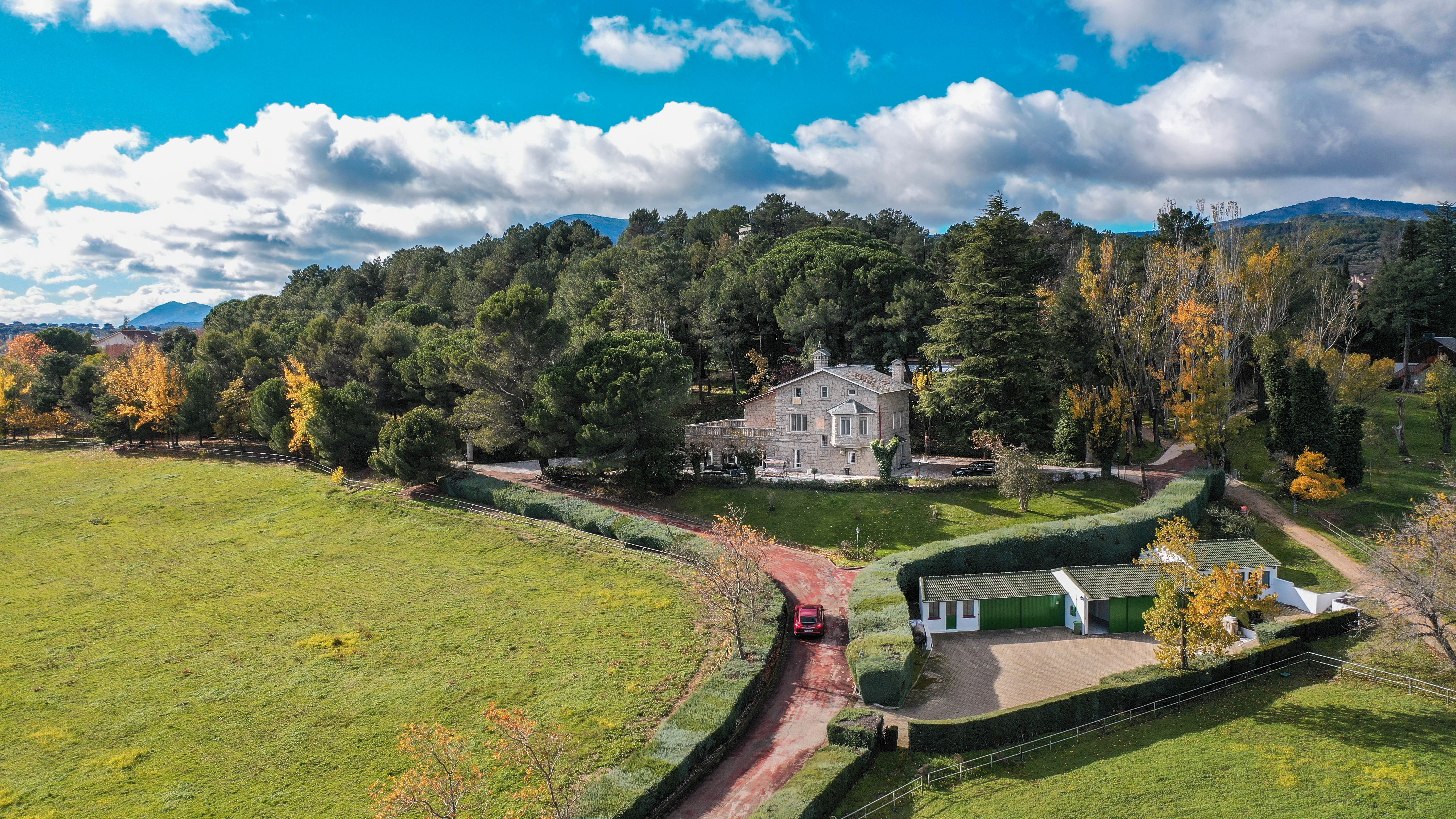 Vista exterior de Finca rústica en venda en Guadarrama amb Aire condicionat, Calefacció i Jardí privat