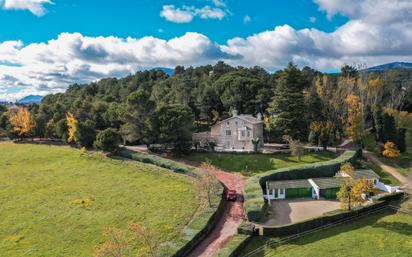 Vista exterior de Finca rústica en venda en Guadarrama amb Aire condicionat, Calefacció i Jardí privat