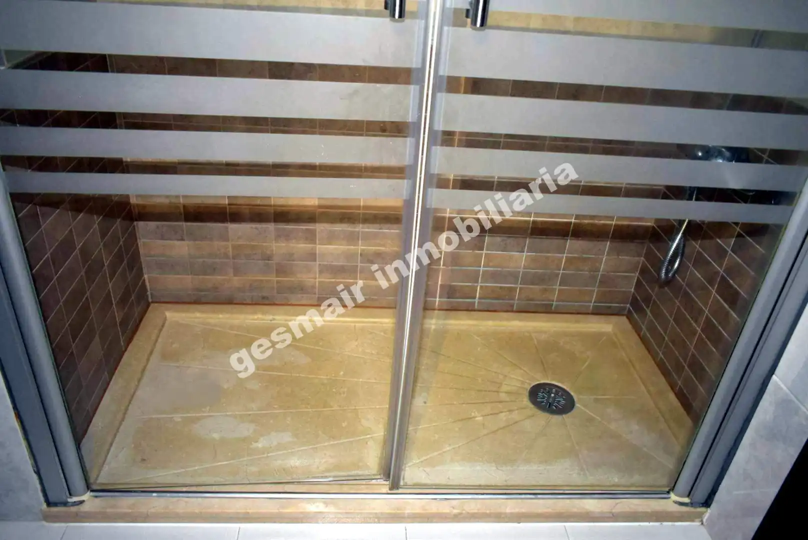 Badezimmer von Wohnungen zum Verkauf in Pontevedra Capital  mit Heizung, Parkett und Abstellraum