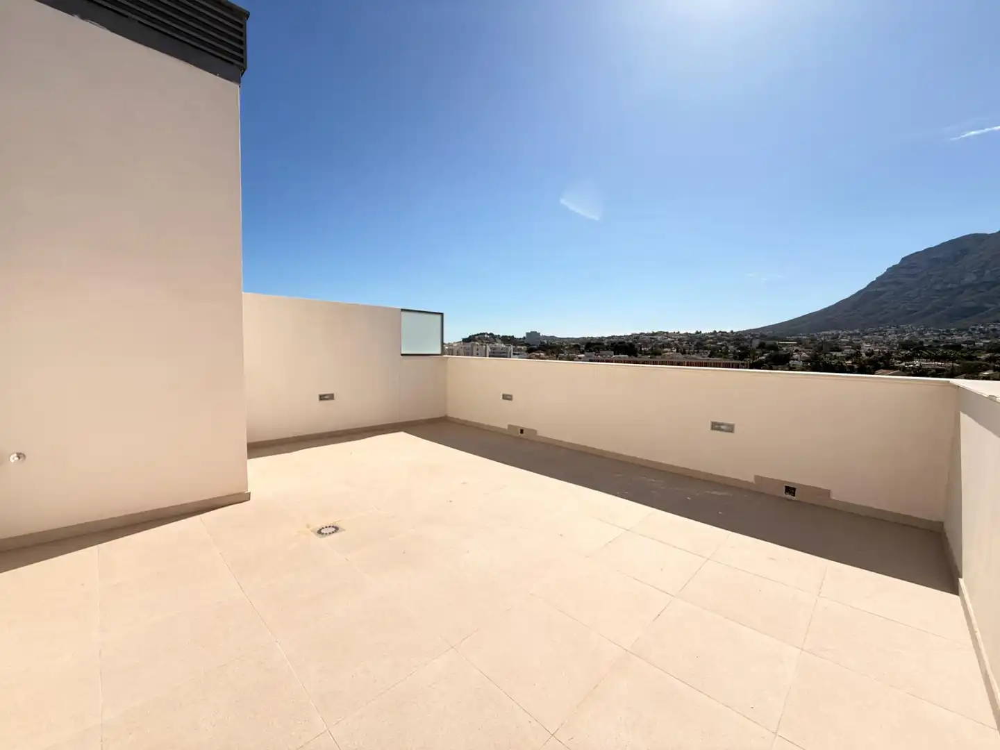 Terrasse von Dachboden zum Verkauf in Dénia mit Klimaanlage, Privatgarten und Terrasse