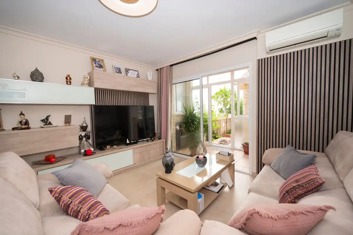Sala d'estar de Planta baixa en venda en Eivissa amb Aire condicionat, Calefacció i Jardí privat