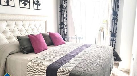 Apartamento con piscina comunitaria, en la provincia de Alicante, en la ciudad de Torrevieja, en la zona de Playa del Cura. 2 habi