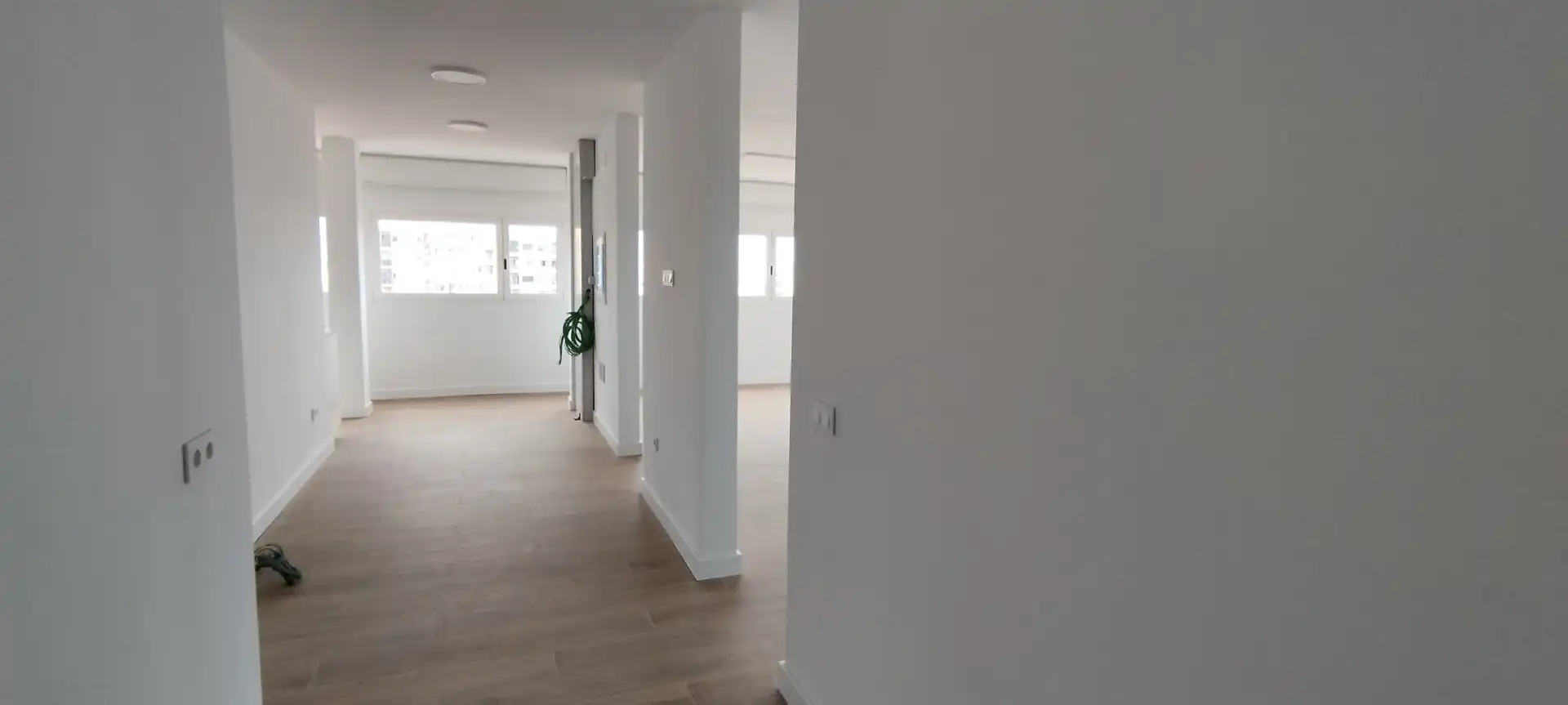 Büro zur Miete in Las Palmas de Gran Canaria mit Klimaanlage, Terrasse und Balkon