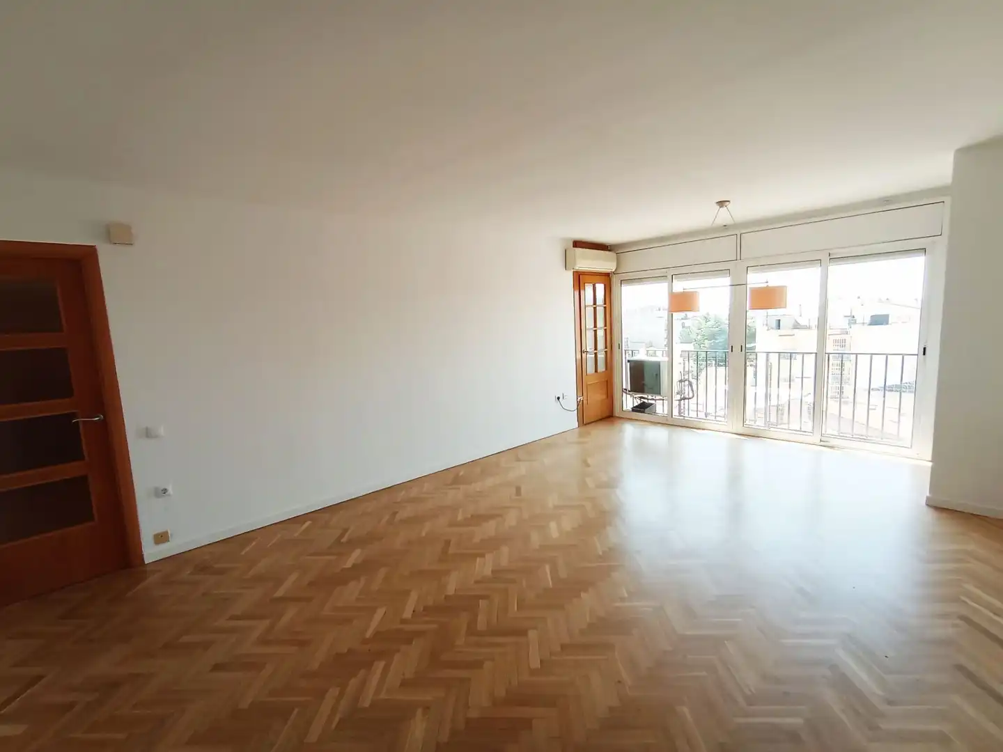 Sala d'estar de Pis de lloguer en Terrassa amb Aire condicionat i Calefacció