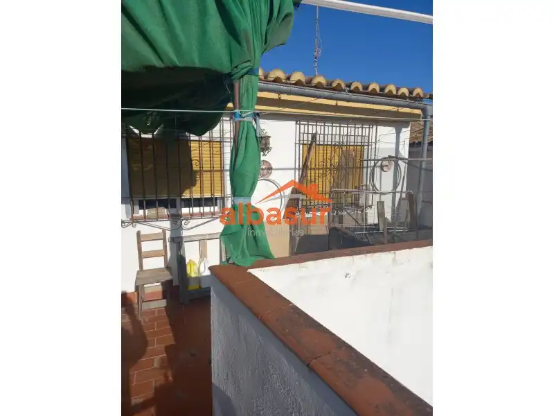 Casa con terrazza in vendita a Centro