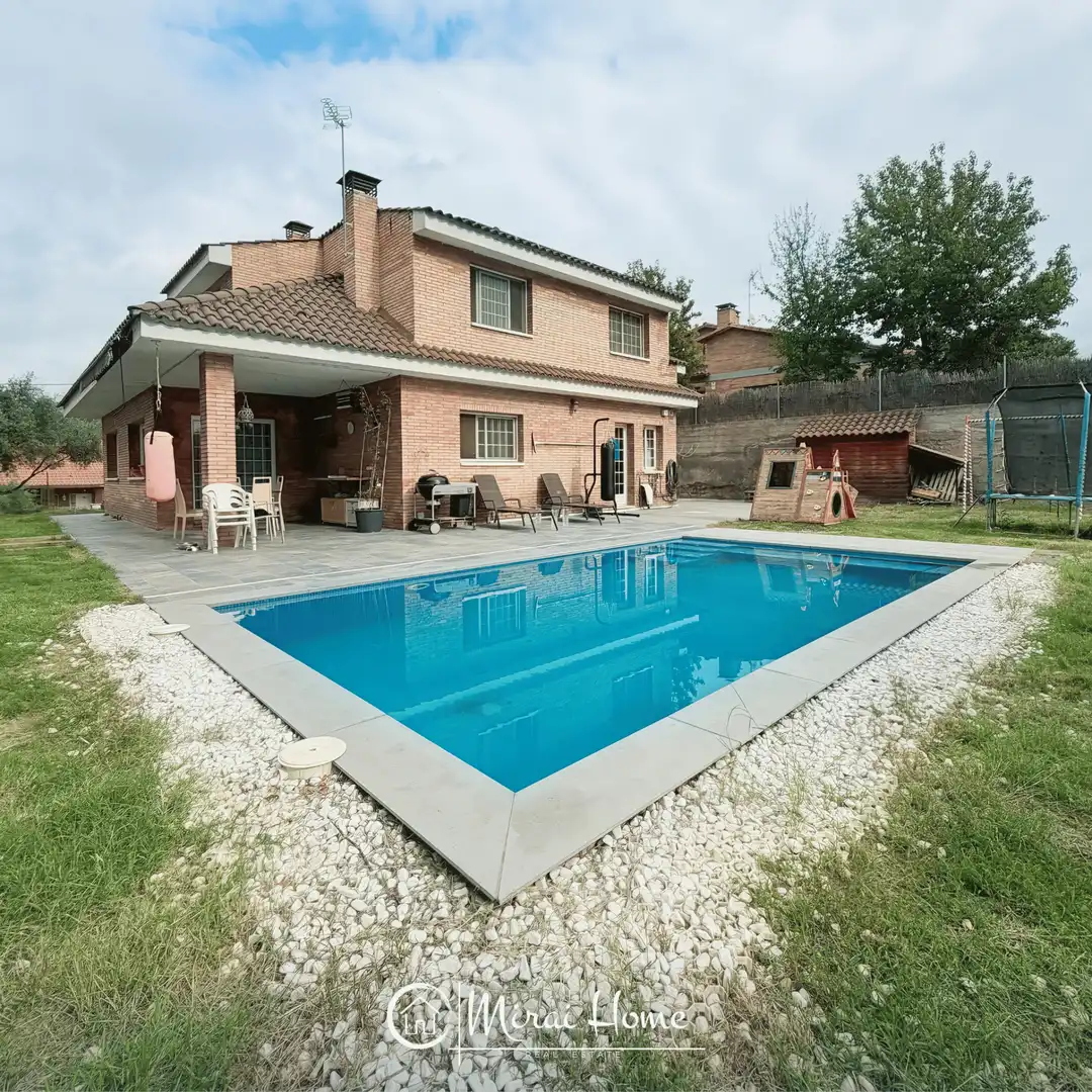 Detached house with pool for sale in Bigues i Riells del Fai