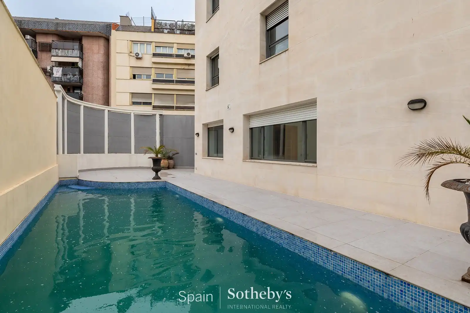 Swimming pool of Houses for rent in Madrid  with Air Conditioner, Heating and Private garden