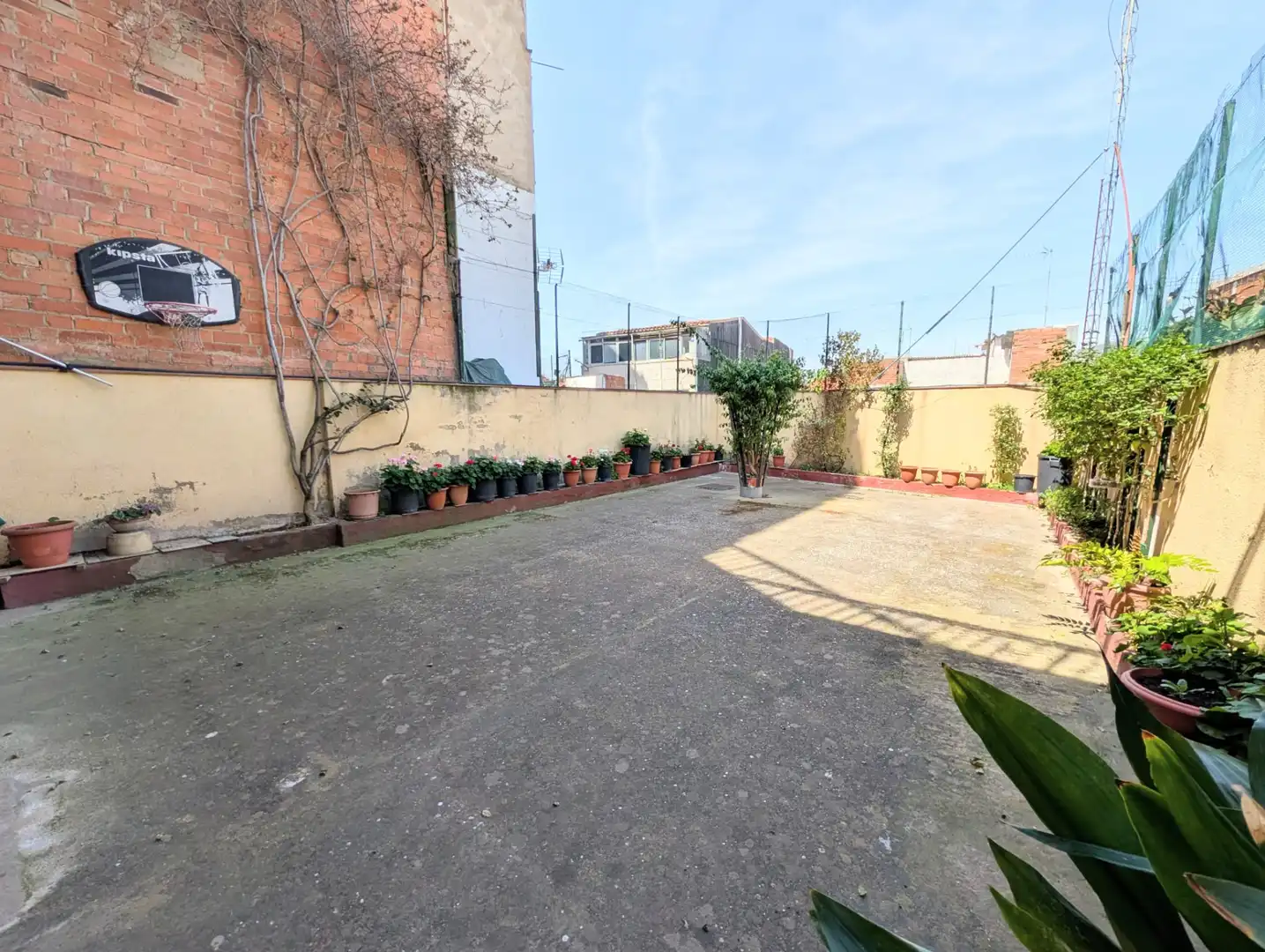 Terraza de Casa o chalet en venta en Santa Coloma de Gramenet con Aire acondicionado, Calefacción y Parquet