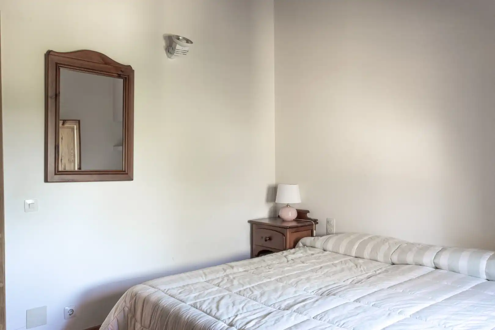 Dormitori de Finca rústica en venda en Cabanelles amb Calefacció, Terrassa i Moblat