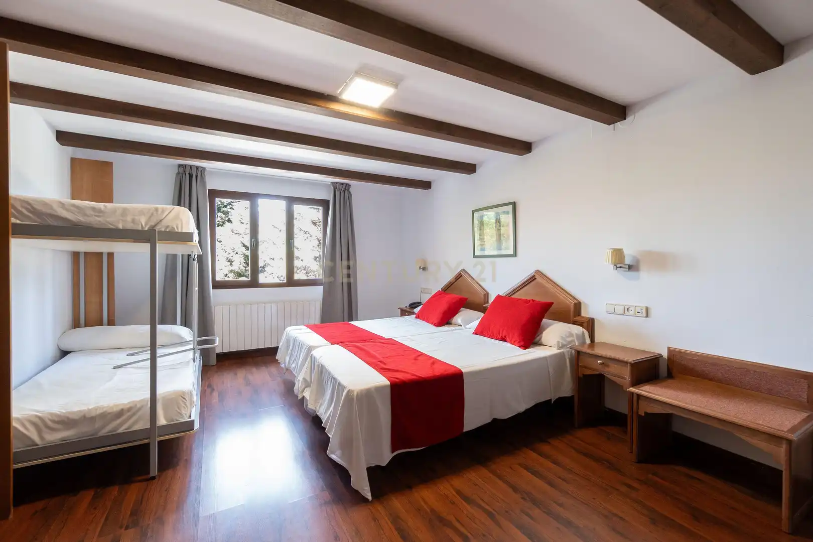 Schlafzimmer von Gebäude zum Verkauf in Sierra Nevada mit Gemeinschaftspool