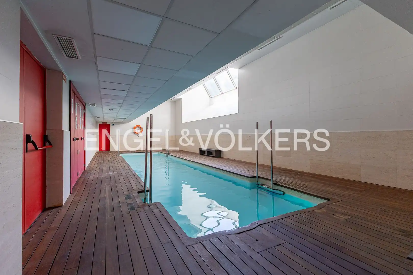 Piscina de Apartamento en venta en Madrid con Aire acondicionado, Calefacción y Jardín privado