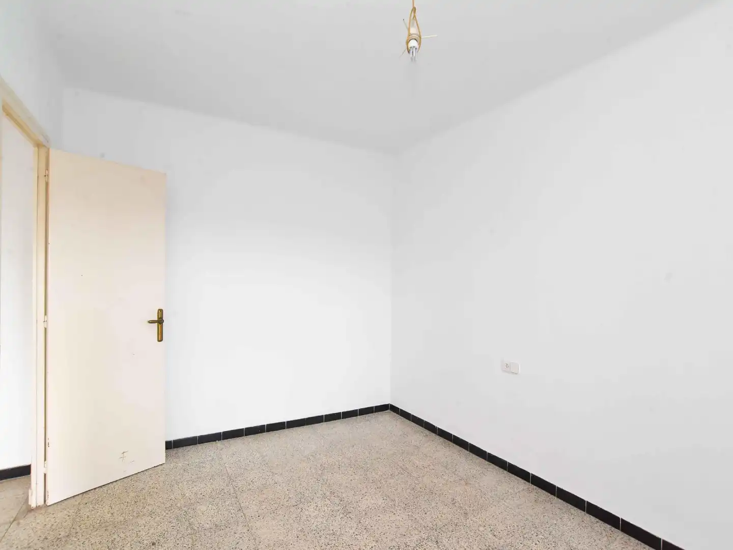 Schlafzimmer von Wohnung zum Verkauf in Figueres