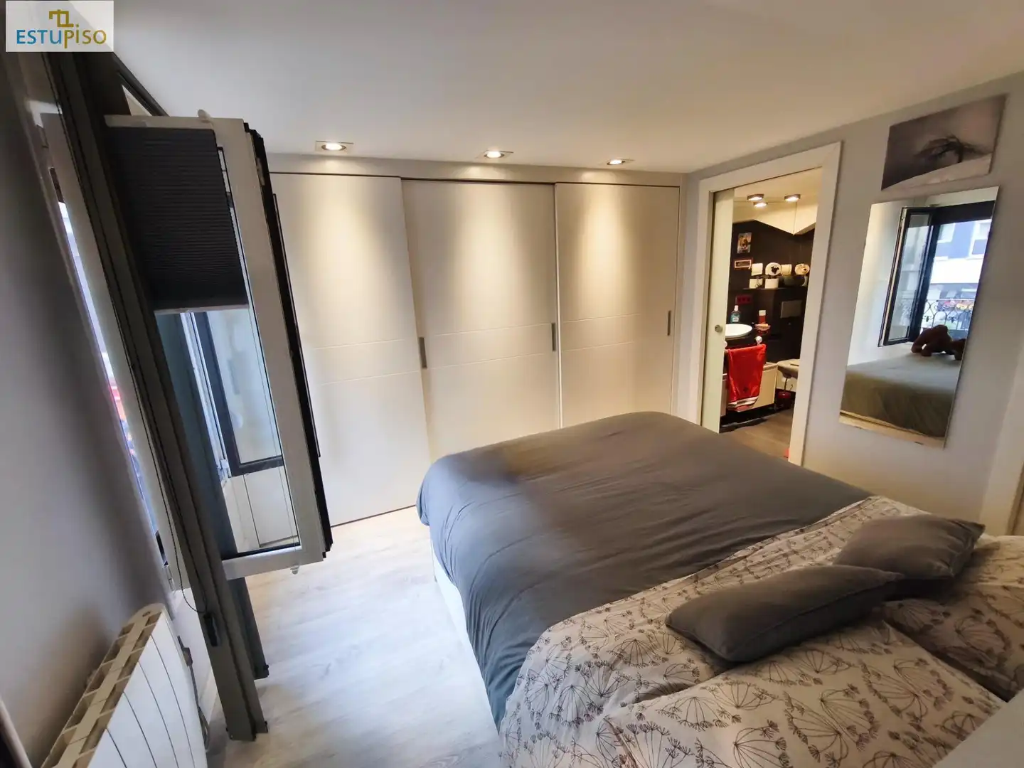 Dormitori de Apartament en venda en Vitoria - Gasteiz amb Calefacció, Parquet i Traster