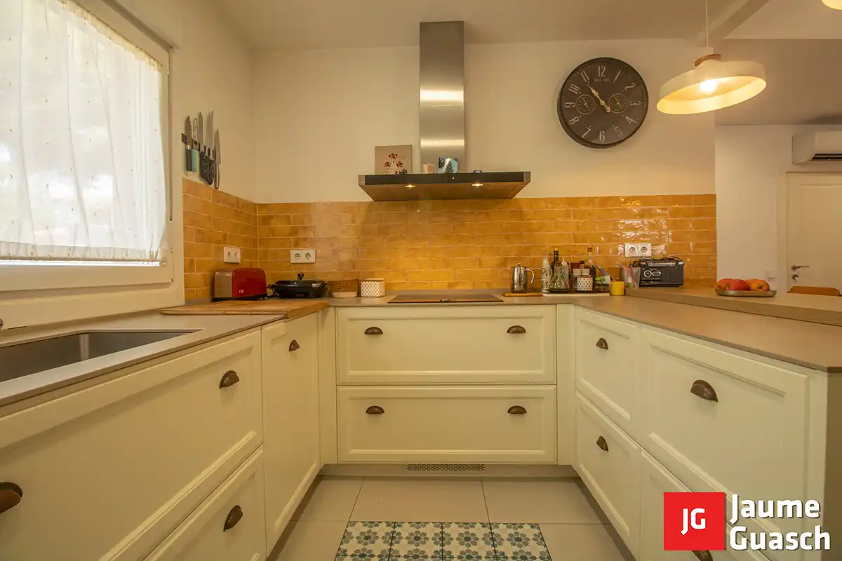 Cocina de Casa o chalet en venta en El Vendrell con Aire acondicionado, Calefacción y Jardín privado