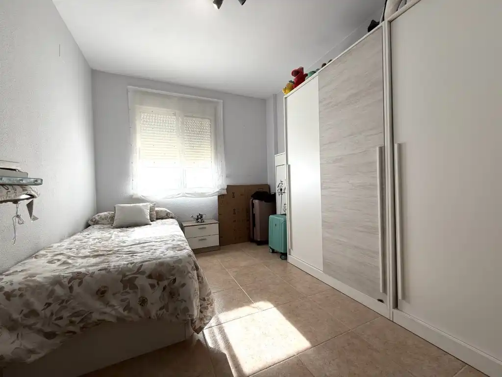 Schlafzimmer von Wohnung zum Verkauf in Benicasim / Benicàssim mit Ofen und Mikrowelle