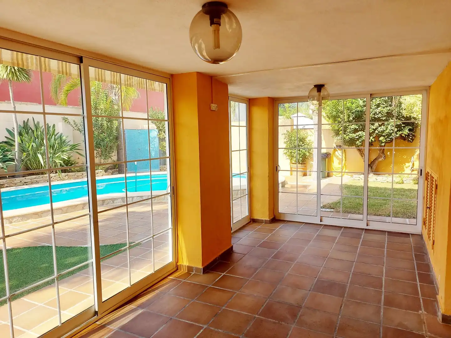 Houses for sale in La Pobla de Vallbona  with Air Conditioner, Heating and Private garden