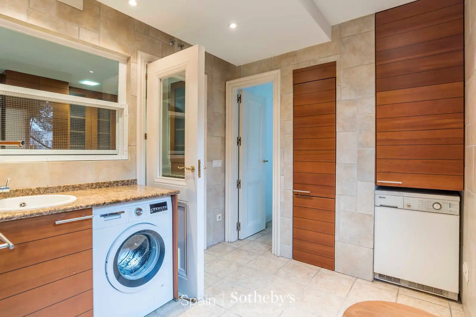 Cocina de Dúplex de alquiler en Madrid con Aire acondicionado, Calefacción y Trastero