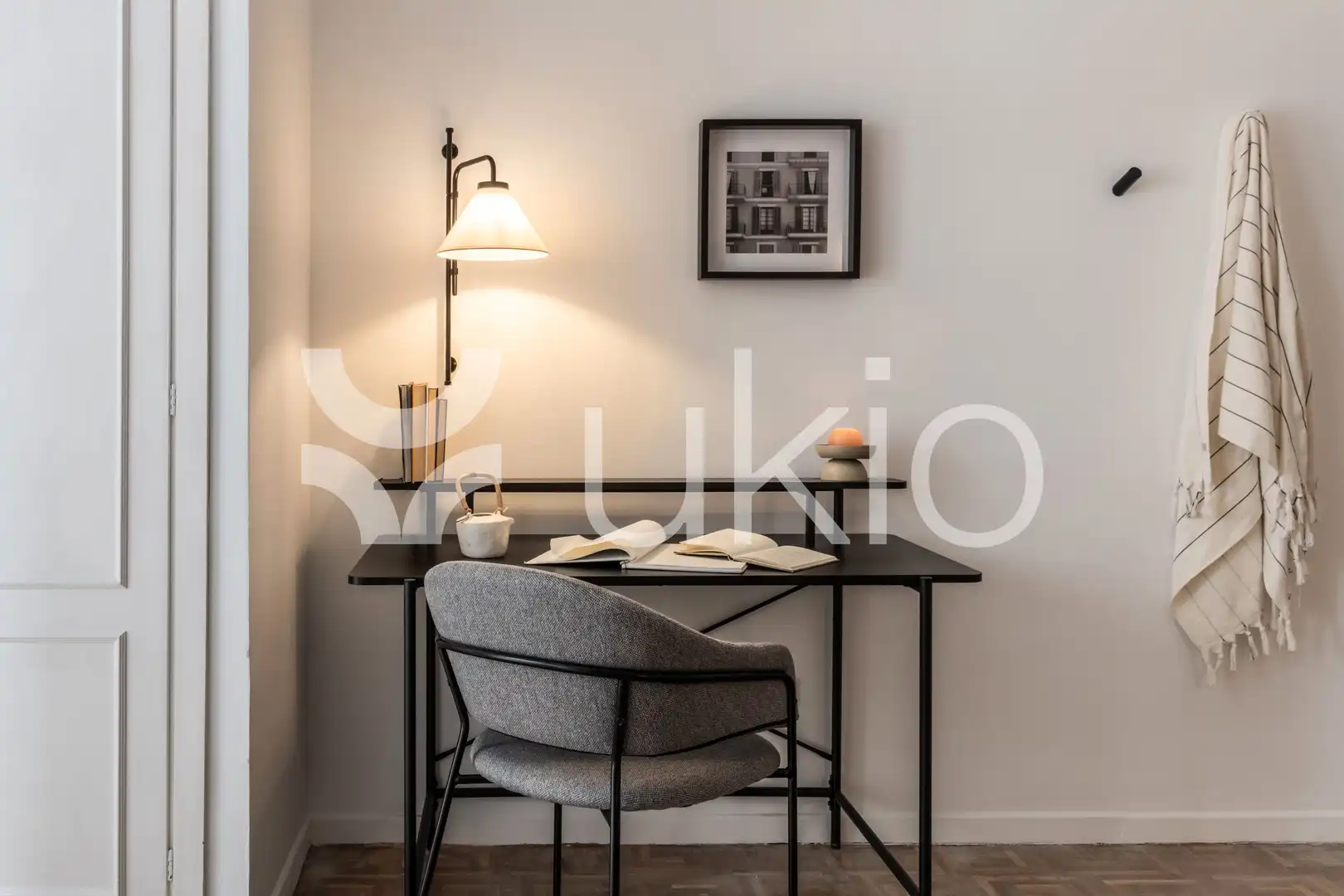 Dormitori de Apartament de lloguer en Madrid amb Aire condicionat, Calefacció i Moblat
