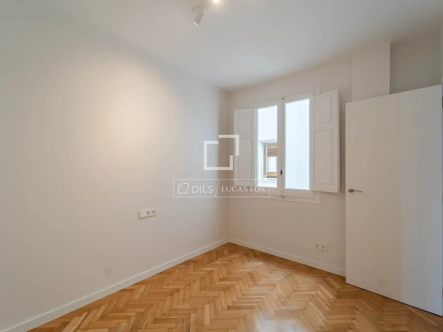 Dormitori de Pis de lloguer en Valencia amb Aire condicionat, Parquet i Terrassa