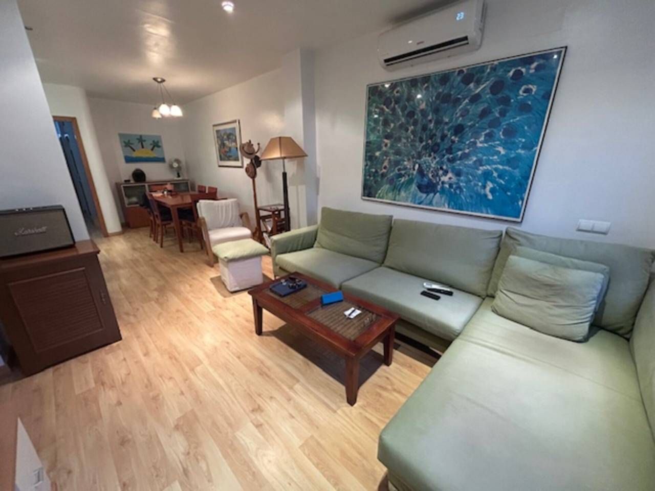 Sala d'estar de Casa adosada en venda en Roquetas de Mar amb Aire condicionat, Parquet i Terrassa