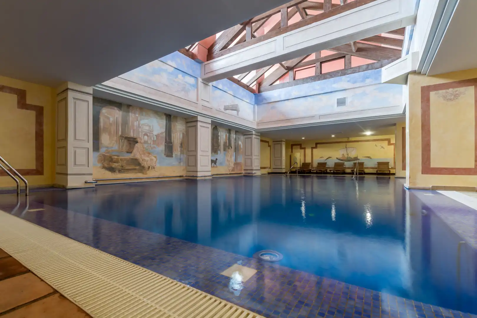 Piscina de Planta baja en venta en Estepona con Aire acondicionado, Terraza y Piscina