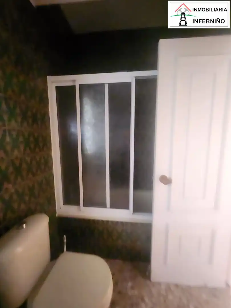 Baño de Piso en venta en Narón con Terraza