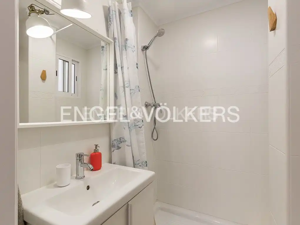 Cuina de Apartament de lloguer en Valencia amb Aire condicionat, Calefacció i Moblat