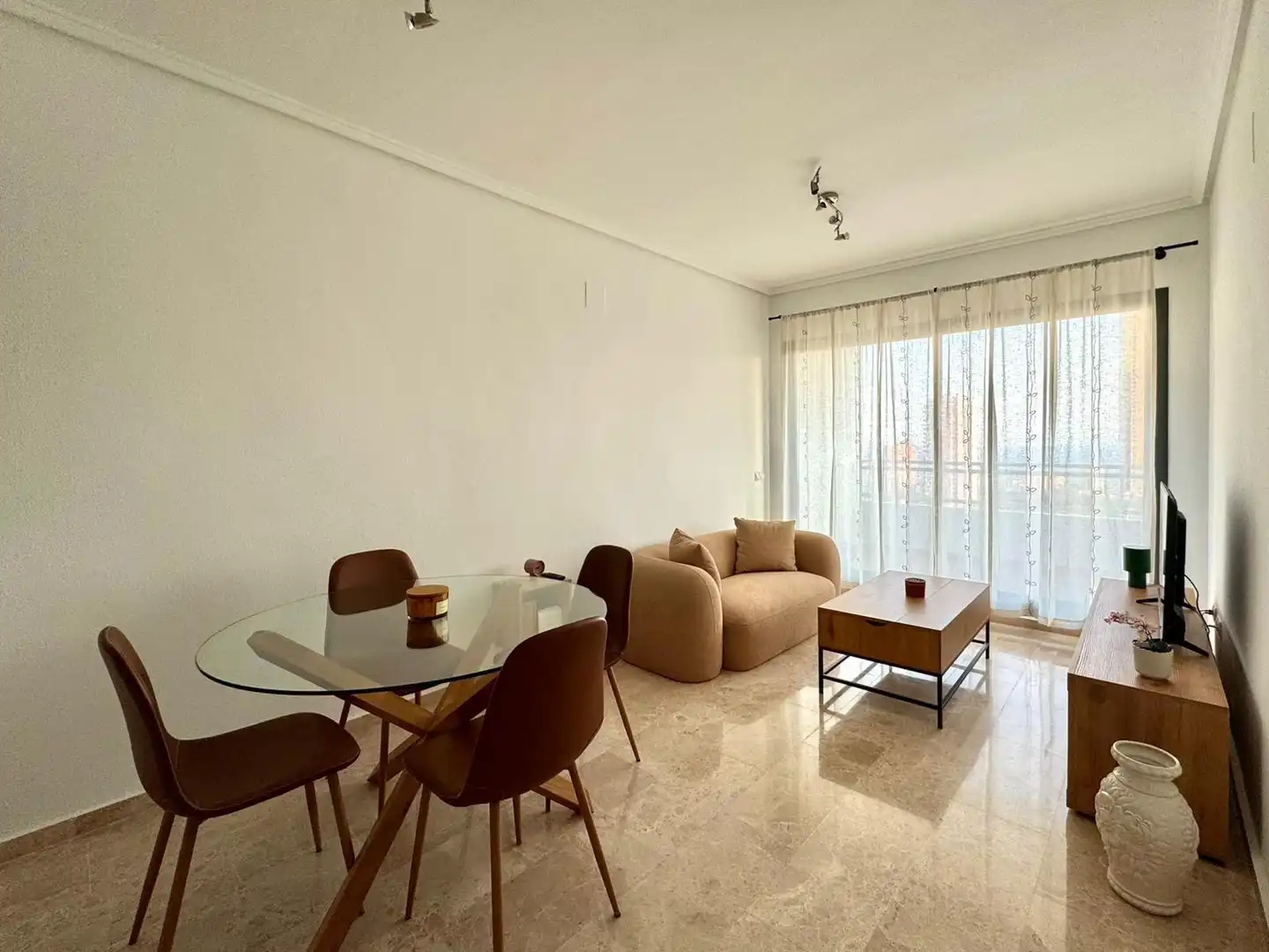 Living room of Apartments for sale in Benidorm  with Terrace, Storage room and Furnished