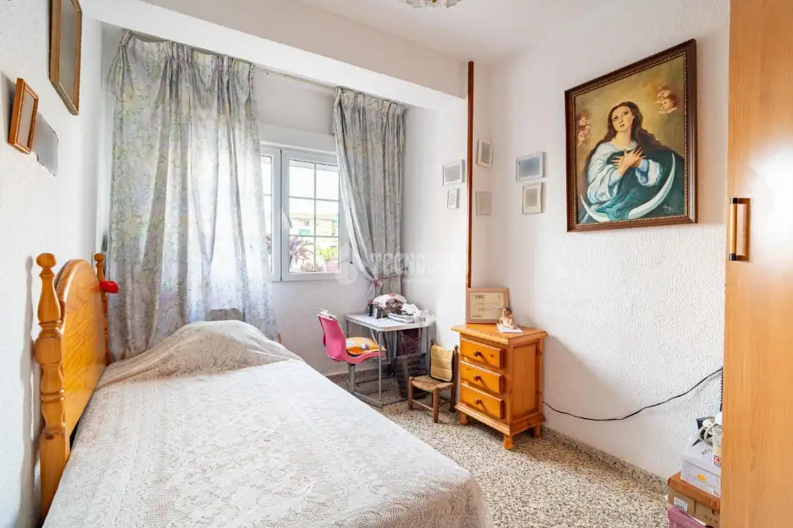 Bedroom of Flat for sale in Granada  with Air Conditioner, Heating and Terrace