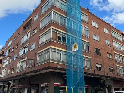 Exterior view of Flat for sale in Valladolid Capital  with Terrace and Balcony