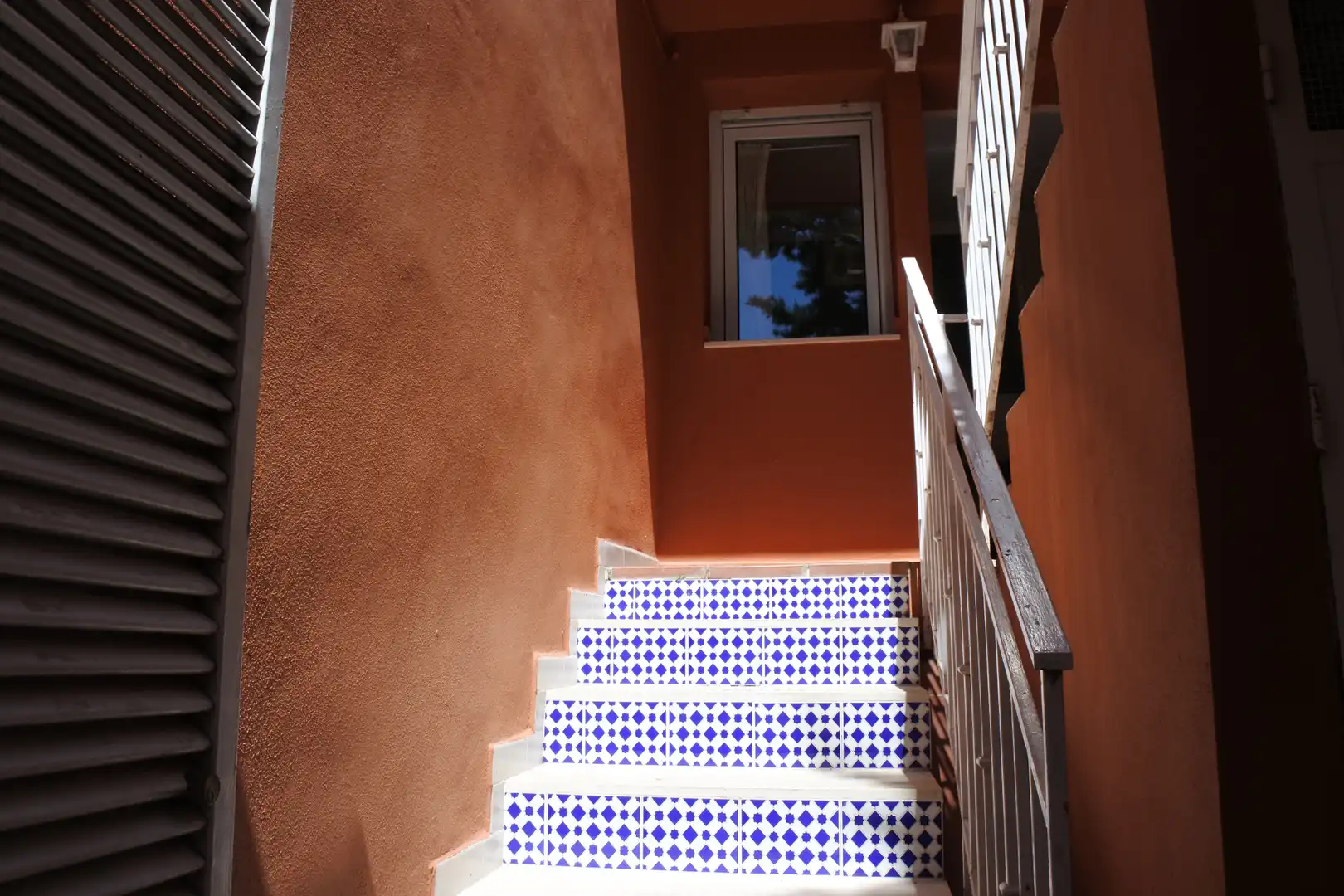 Vista exterior de Piso para compartir en Granada con Aire acondicionado, Calefacción y Jardín privado