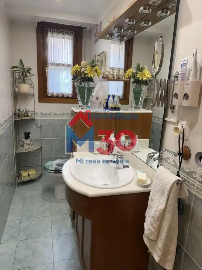 Bathroom of Houses for sale in Miranda de Ebro  with Heating, Terrace and Storage room