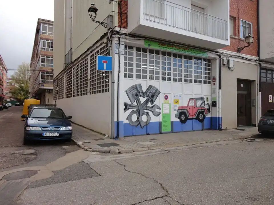 Parkplatz von Geschaftsraum zum Verkauf in Salas de los Infantes