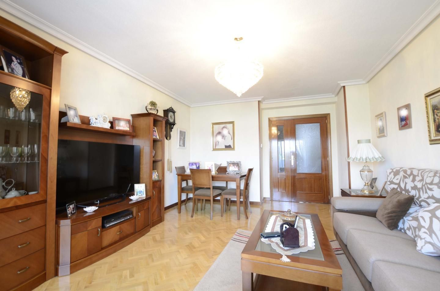 Sala d'estar de Pis en venda en  Madrid Capital amb Calefacció i Terrassa