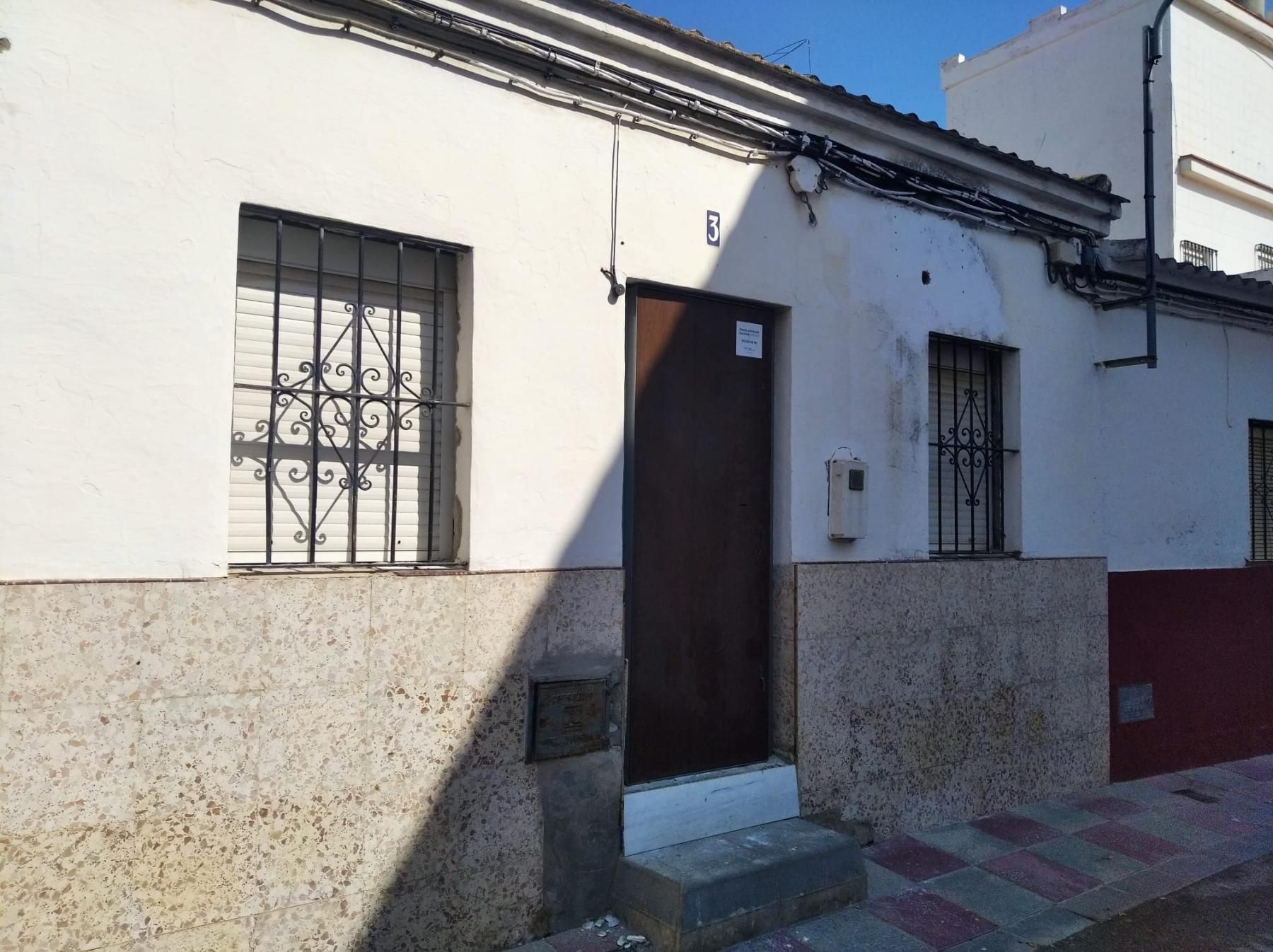 Vista exterior de Casa o xalet en venda en Las Cabezas de San Juan amb Terrassa