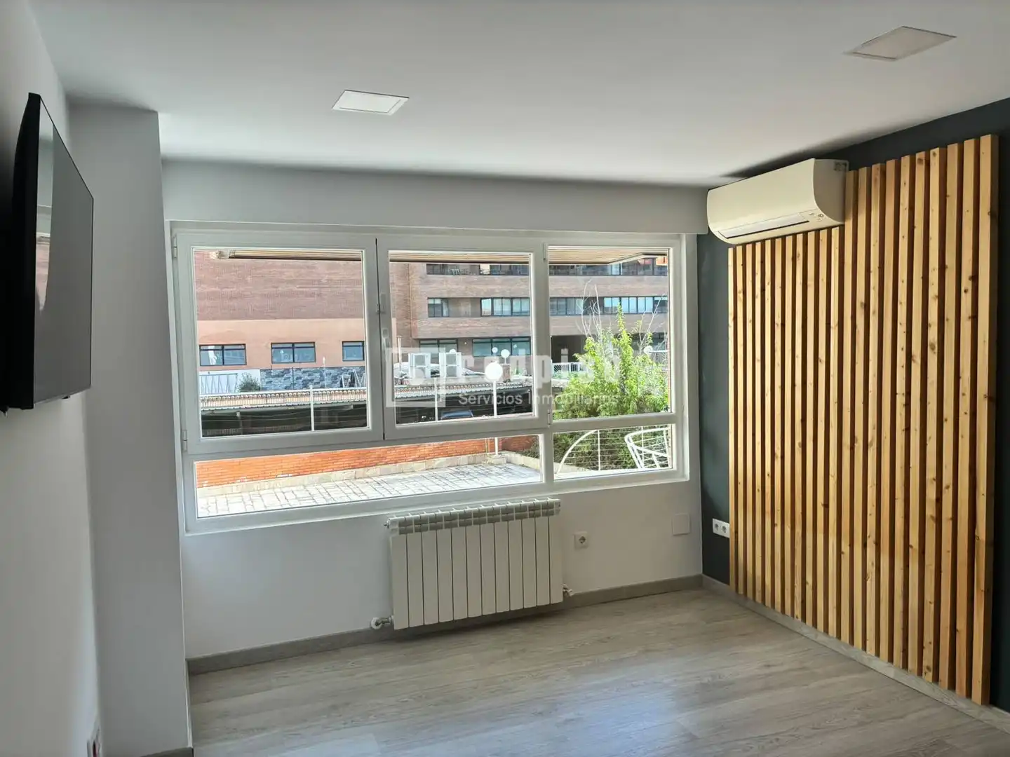 Schlafzimmer von Büro zur Miete in Valladolid mit Klimaanlage, Heizung und Terrasse