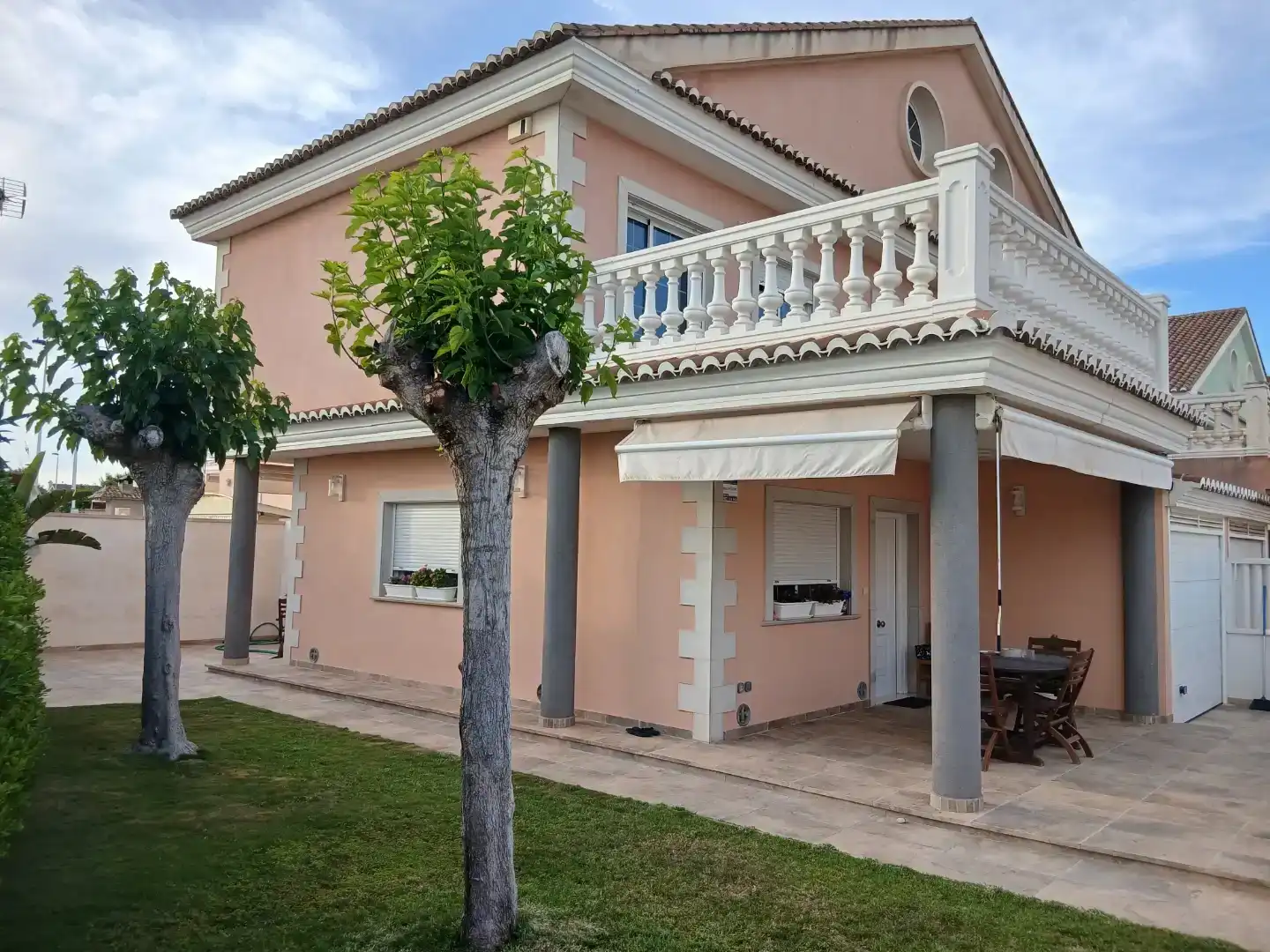 Vista exterior de Casa o xalet en venda en Sueca amb Aire condicionat i Terrassa