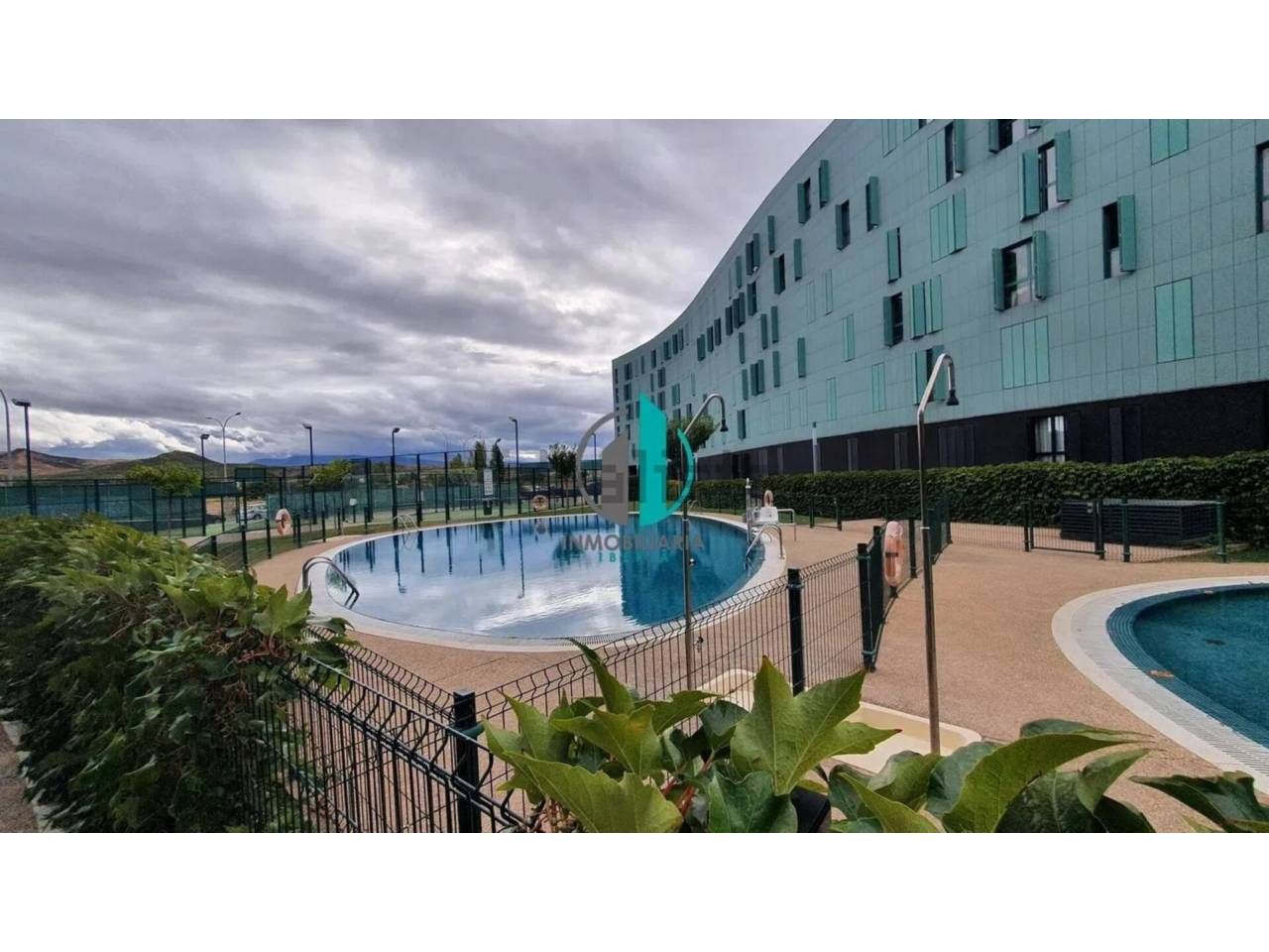 Piscina de Pis de lloguer en  Logroño amb Calefacció, Traster i Piscina comunitària
