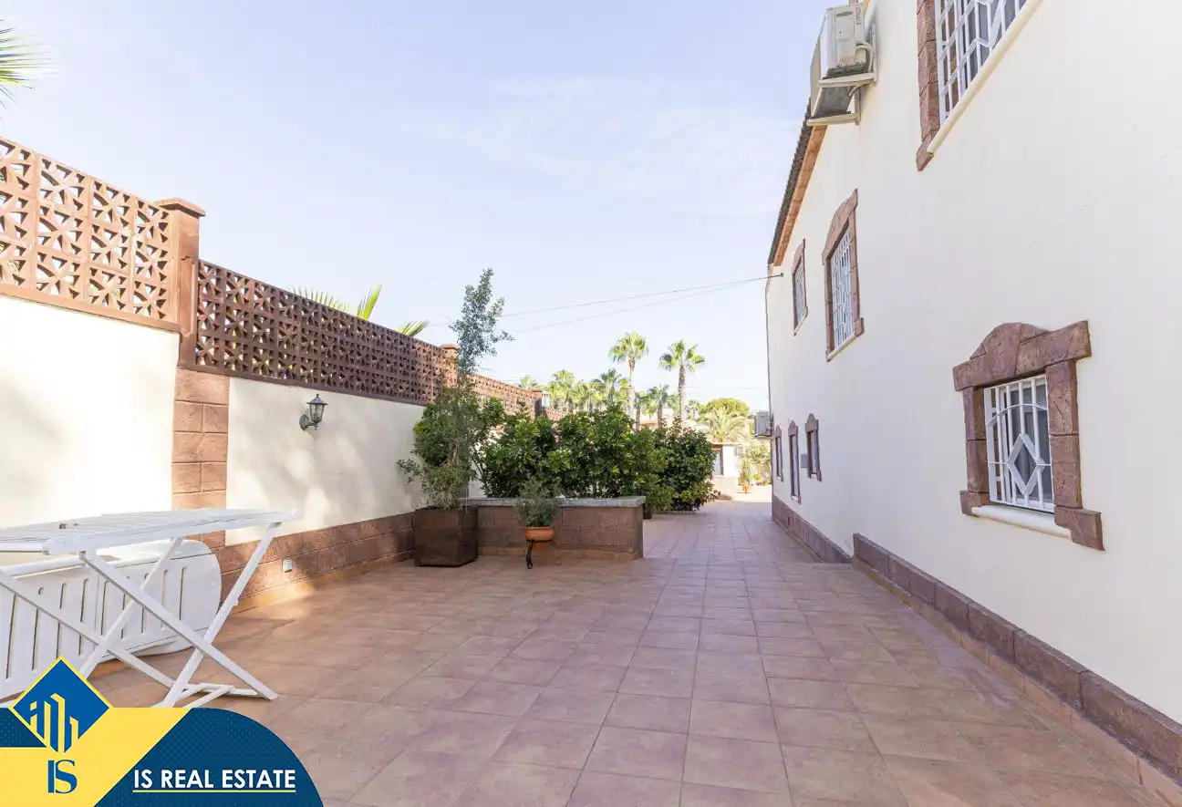 Chalet con terraza en venta en Los Balcones - Los Altos, imagen 11