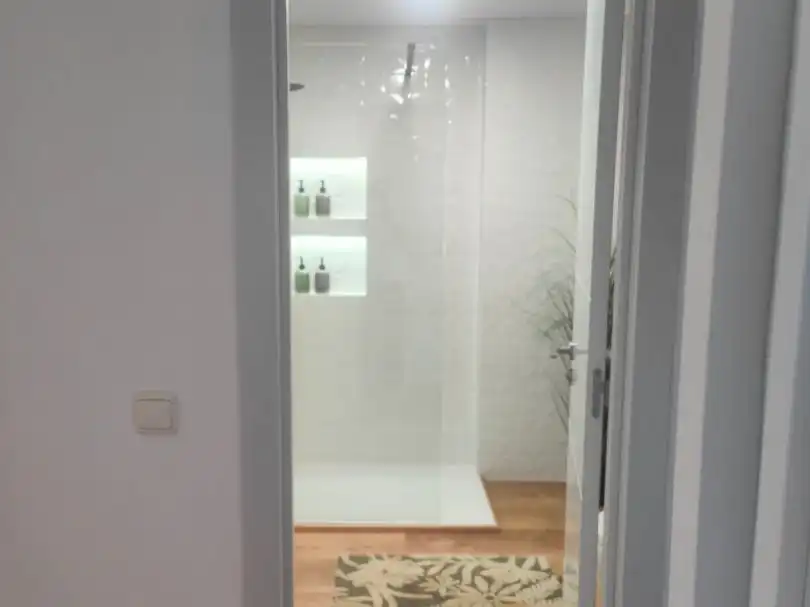 Badezimmer von Wohnungen zum Verkauf in Roquetas de Mar mit Klimaanlage und Terrasse