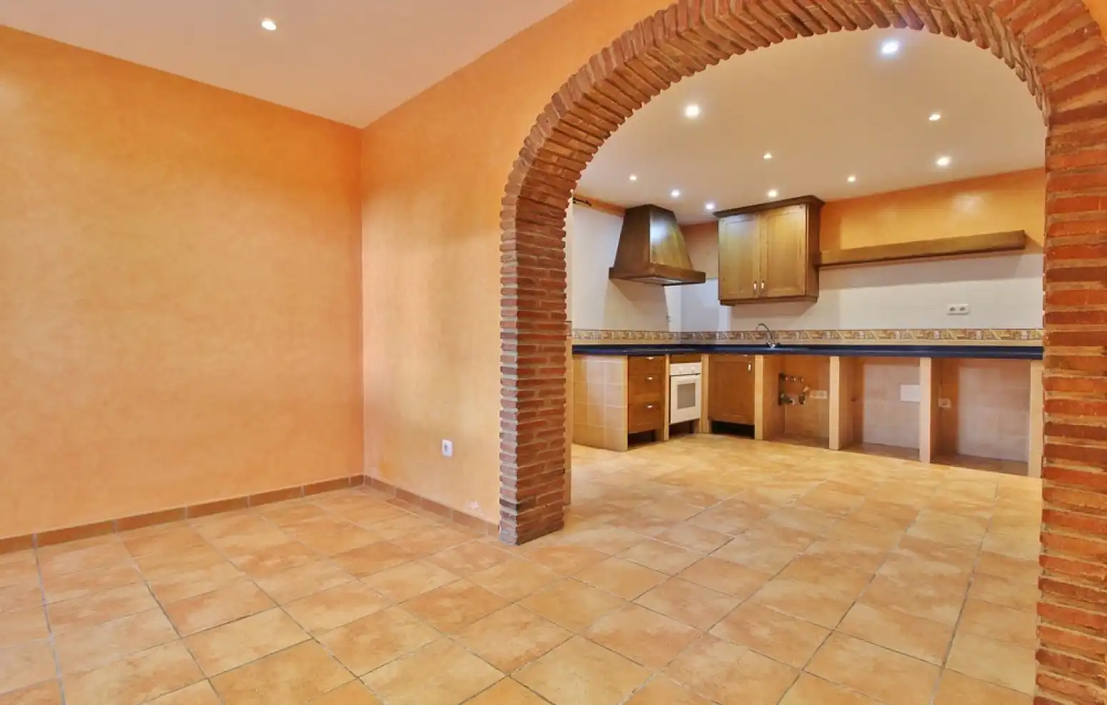 Cuina de Casa o xalet en venda en Rincón de la Victoria amb Aire condicionat, Jardí privat i Terrassa